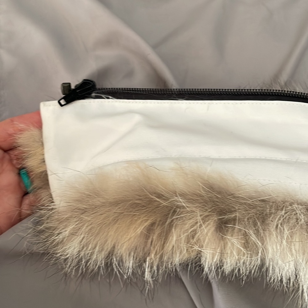 ❤️ Gorgeous Authentic Canada Goose Ruff ♥️ - Picture 5 of 10